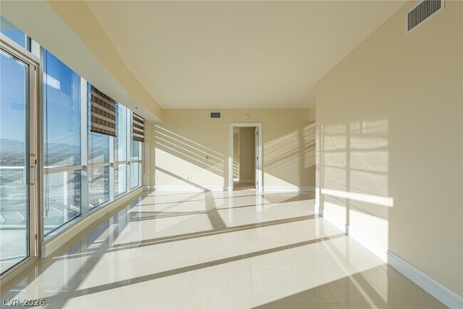Building Photo - 2700 S Las Vegas Blvd