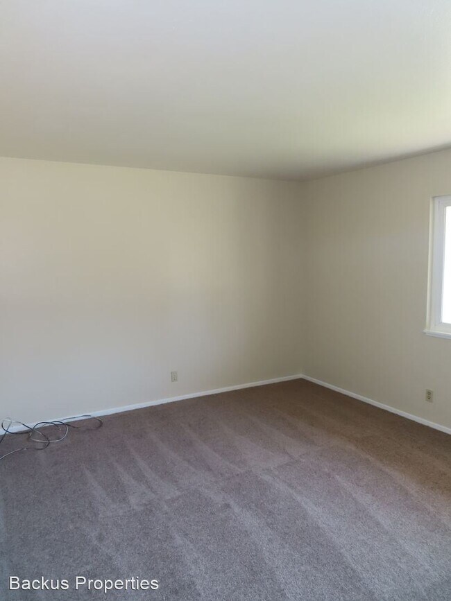 Building Photo - 2 br, 1.5 bath House - 915-7 Acosta Plaza
