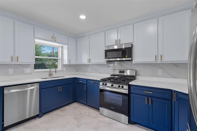 Building Photo - 10209 Casa View Dr