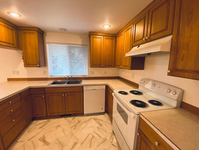 Building Photo - Quiet Duplex in Mount Vernon Neighborhood