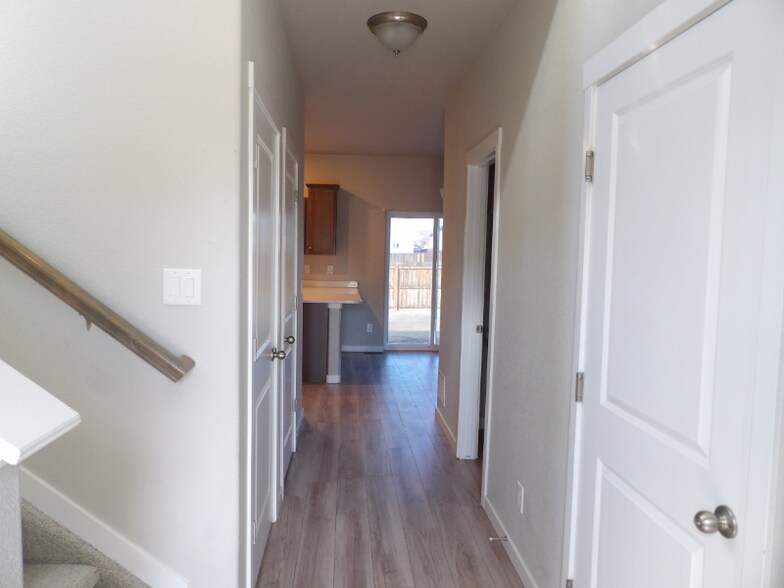 Building Photo - 10496 Kalama Dr