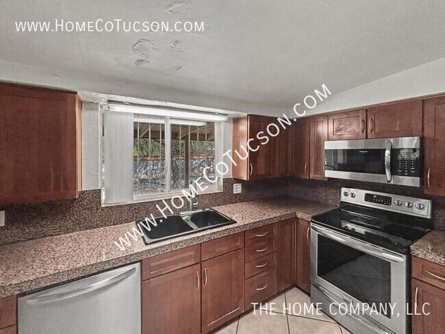 Building Photo - 800 N Alamo Ave