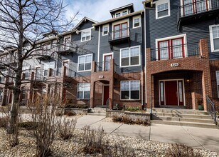 Building Photo - Fully Furnished Downtown 2 Bed, 4 Bath Executive Townhouse