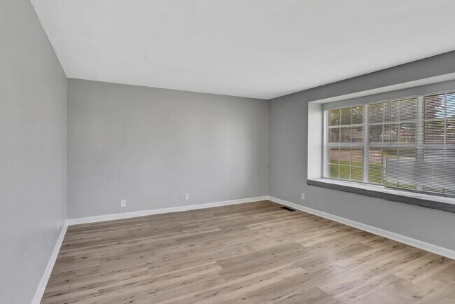 Building Photo - 3401 Shakertown Rd