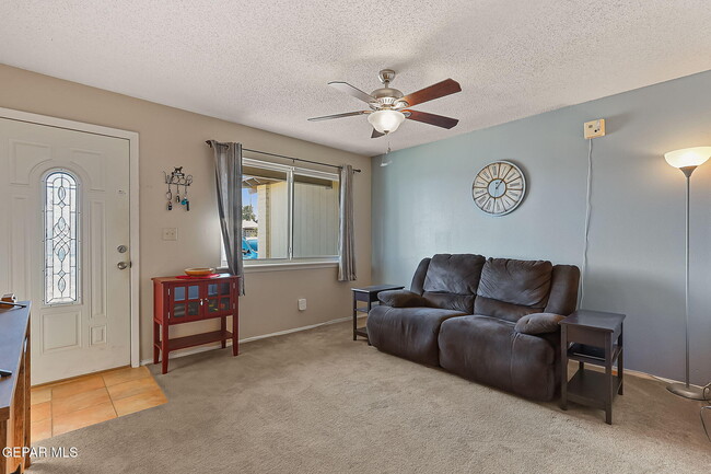 Building Photo - 4713 Sun Valley Dr