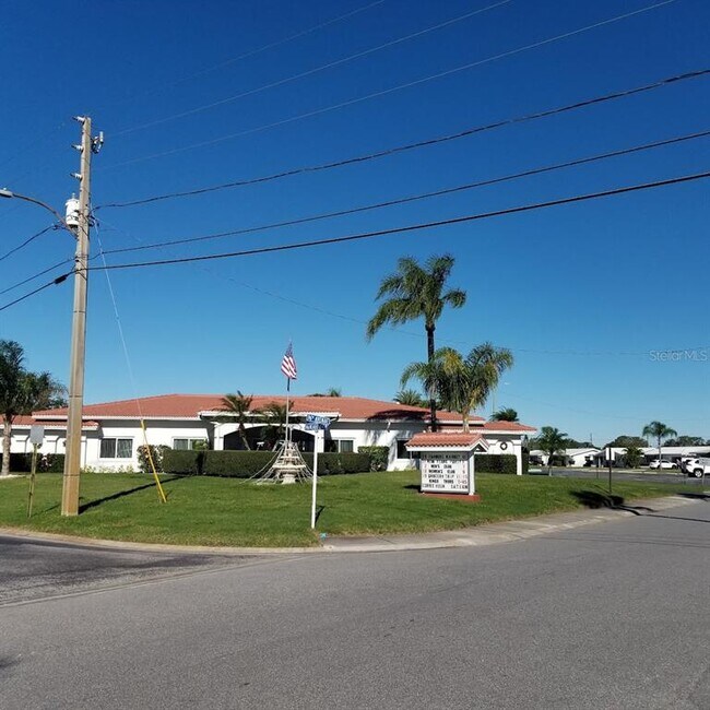 Building Photo - 4470 Mainlands Blvd W