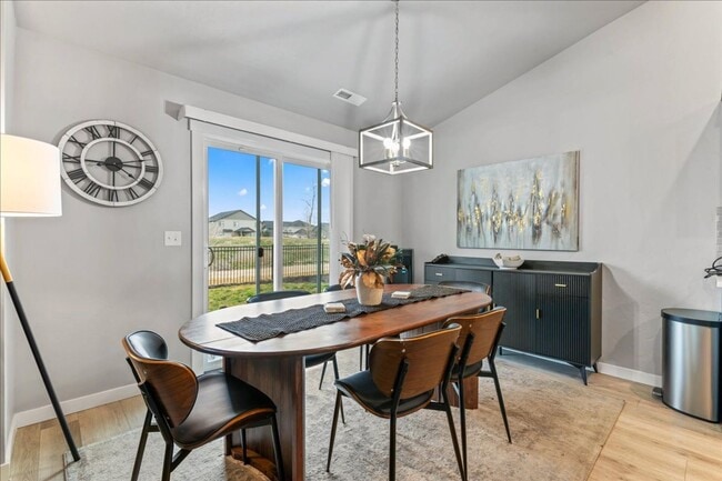 Building Photo - Single level 4bd/2ba/3 car garage Home in North Meridian