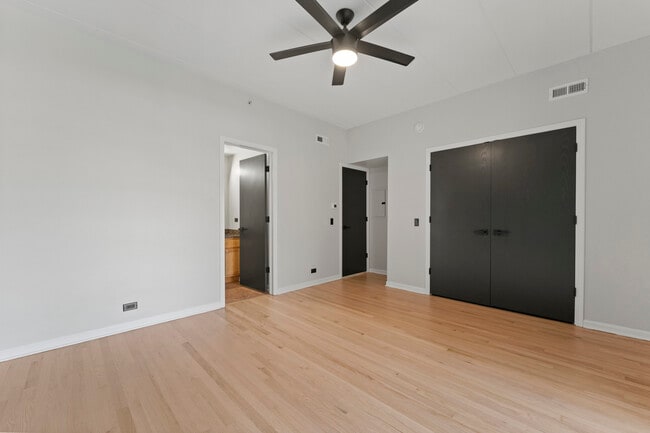 Building Photo - 2807 N 75th Ct