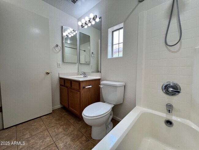 Building Photo - 3119 W Silver Creek Dr