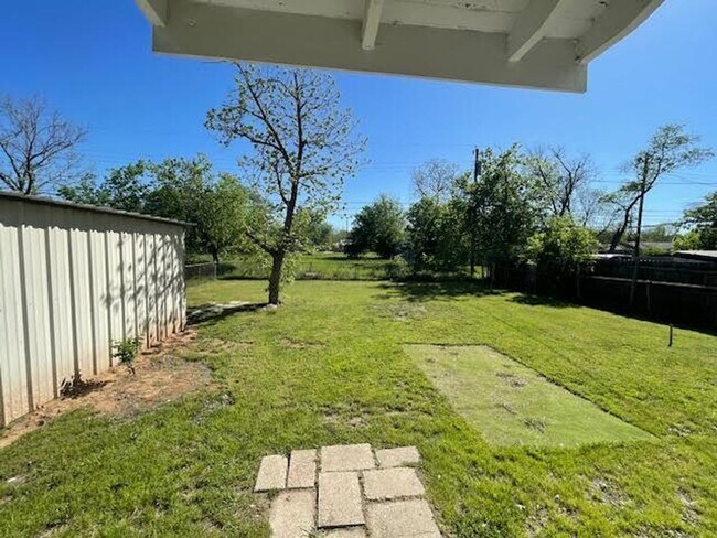 Building Photo - 1105 Fisher St