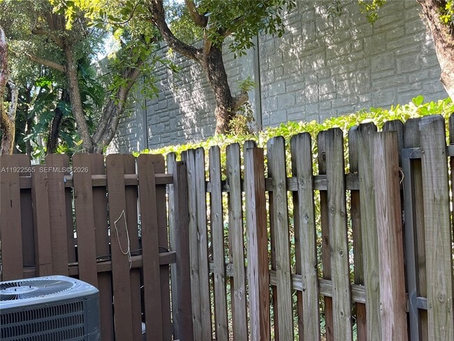 Building Photo - 1550 NE 33rd Ave