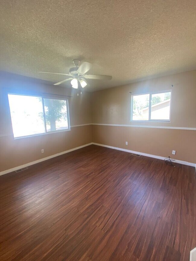 Building Photo - 2 Bedroom plus 3 Non-Conforming Rooms, 2 B...