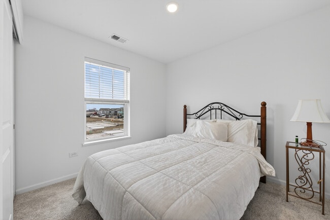 Building Photo - 25631 W Wakefield Dr