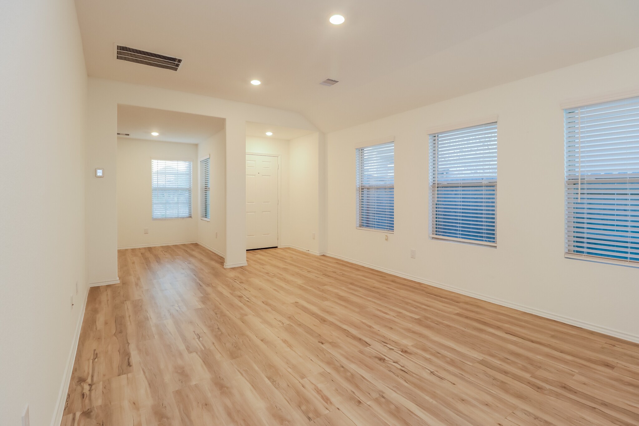 Building Photo - 1614 Oleander Grns Dr