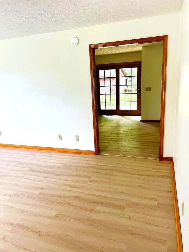 Building Photo - Corydon Rental | 3 Bedroom, 2 Bath Home on Nearly 2 Acres