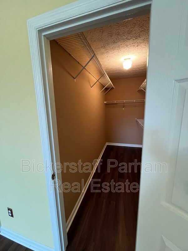 Building Photo - 165 Sweetwater Dr