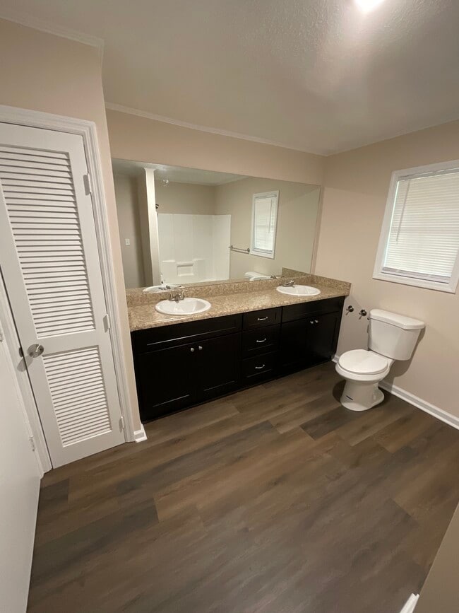 Building Photo - 1210 Dunwoody Dr