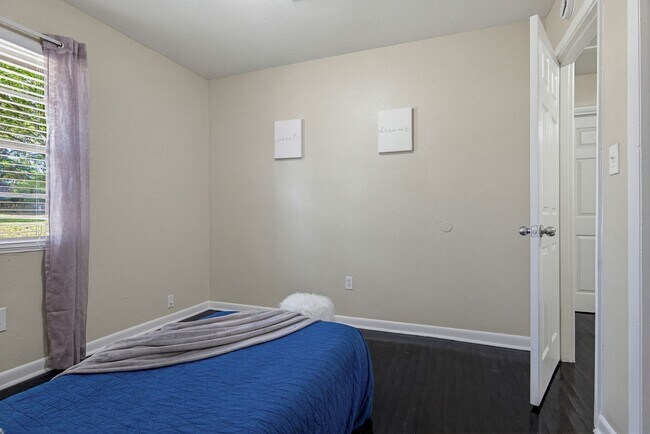Building Photo - 1095 Texas Pkwy