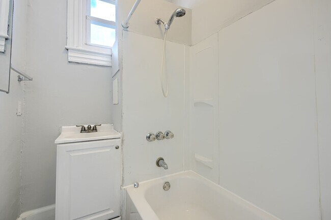 Building Photo - 400 N Hilton St