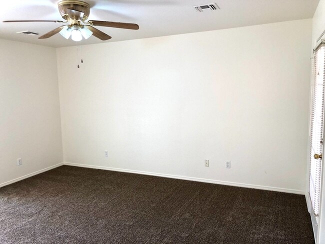 Building Photo - Beautiful 2 Bedroom, 2 bathroom Home in El Camino Village!