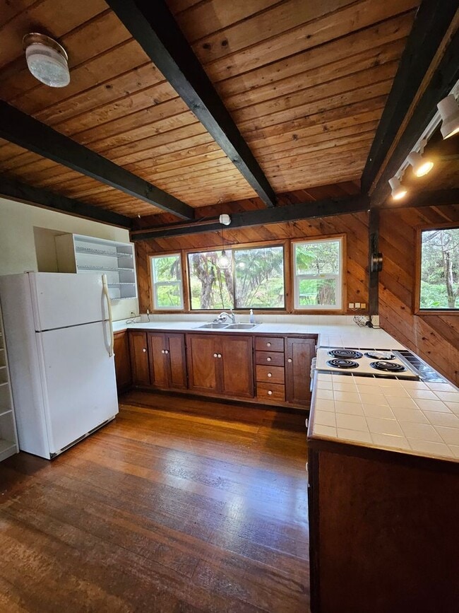 Building Photo - Beautiful Houses Located in Volcano