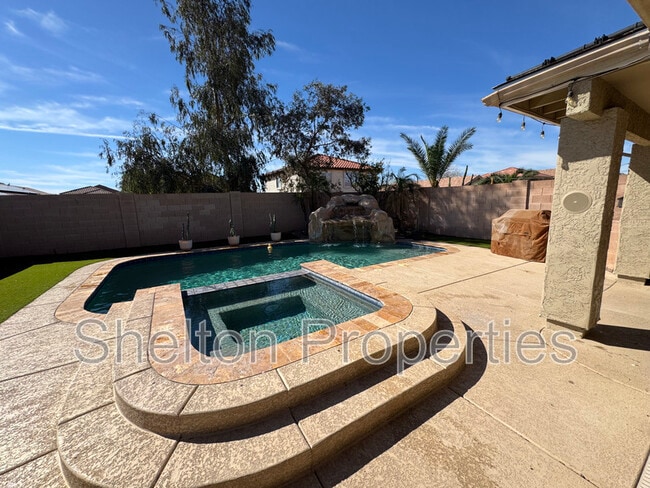 Building Photo - 22831 W Mesquite Dr