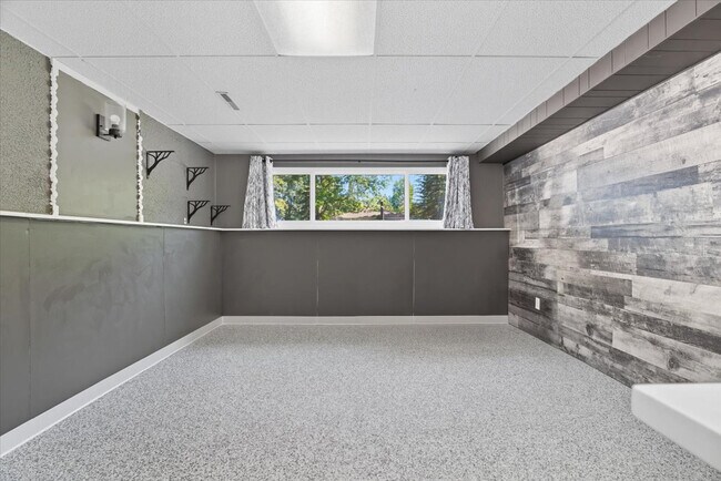 Building Photo - 830 Russell Ave