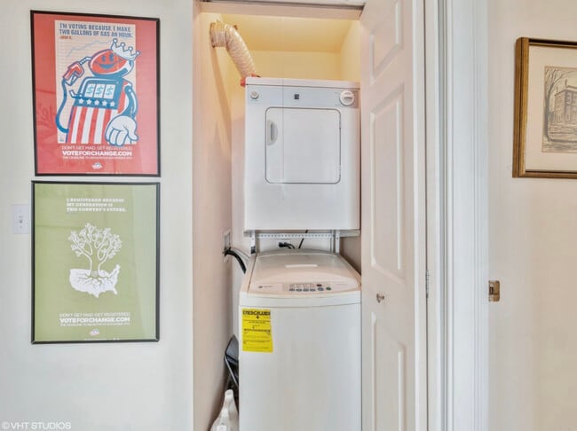 Building Photo - 345 N La Salle Dr