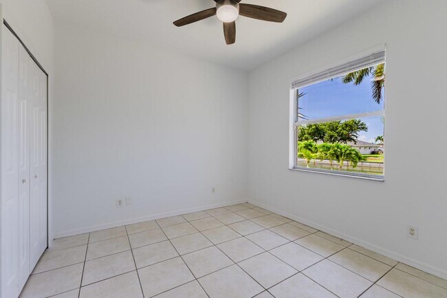 Building Photo - 1400 SW 31st Terrace
