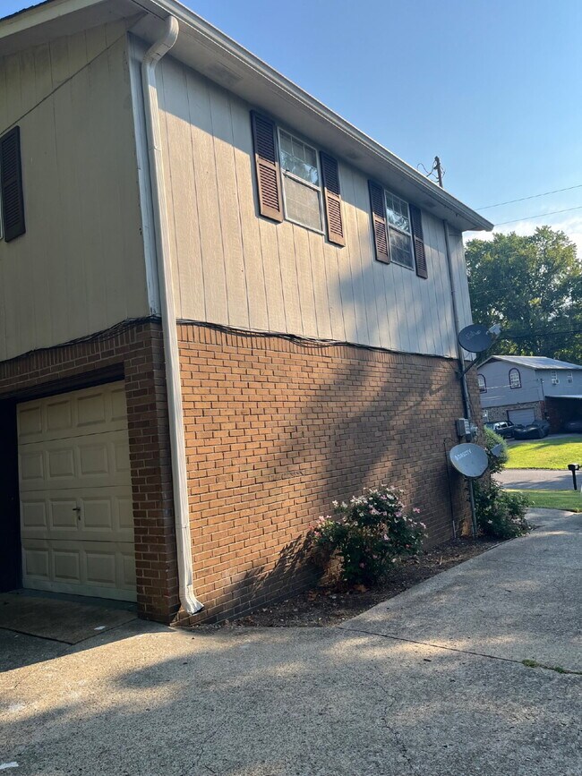 Building Photo - 416 Ocala Ct N
