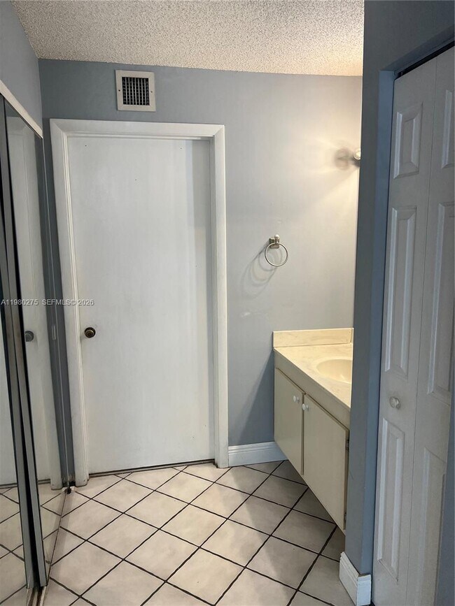 Building Photo - 8810 SW 132nd Pl