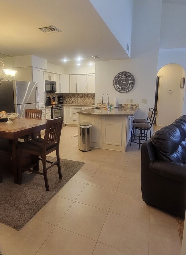 Building Photo - Two bedroom condo