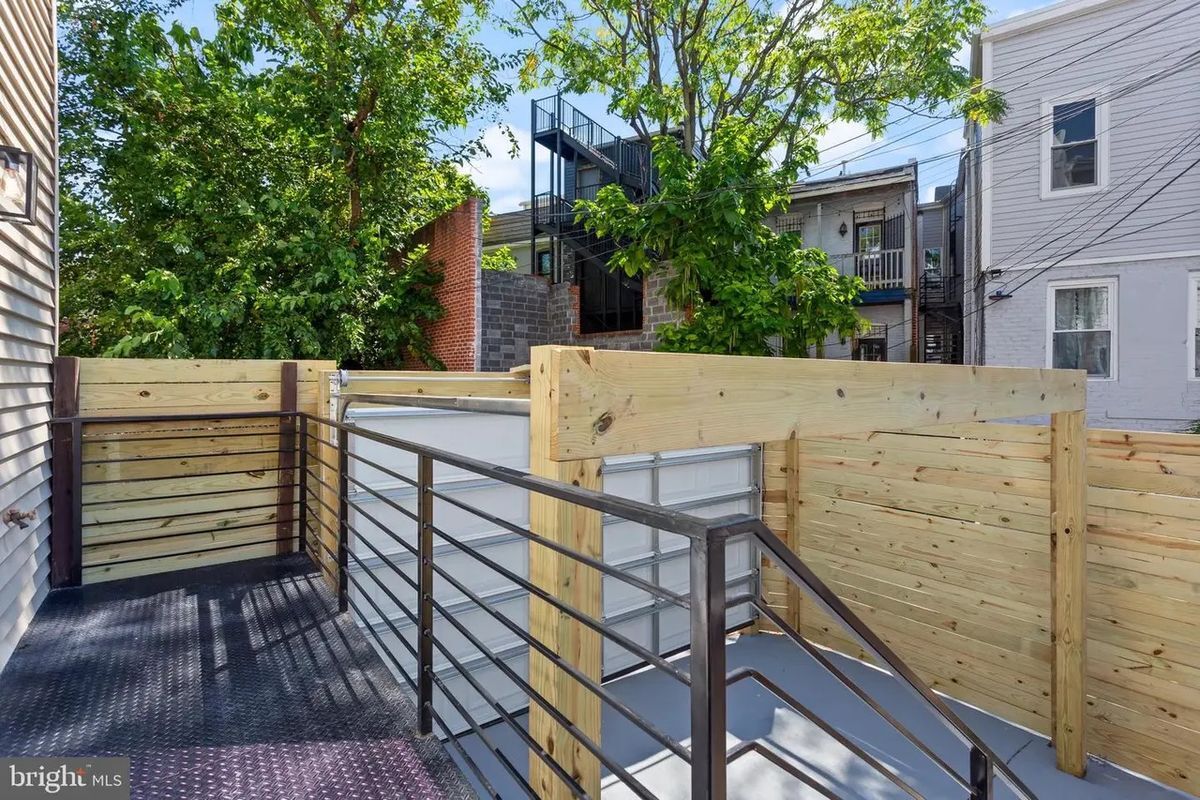 Building Photo - 116 Thomas St NW