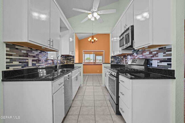 Building Photo - 4805 Maureen Cir