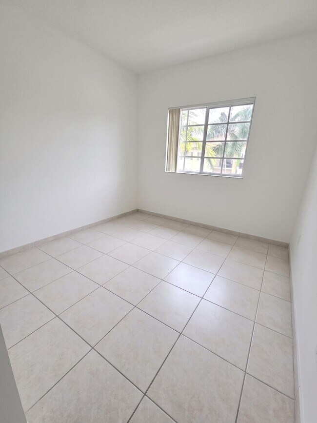 Building Photo - 7240 NW 114th Ave