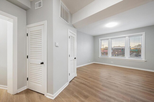 Building Photo - 3966 W Grand Ave