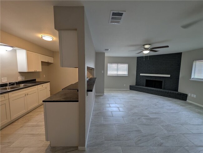 Building Photo - 6613 Rhine Dr