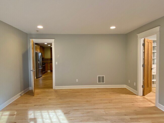 Building Photo - Northwest Crossing Gem! Bonus Office and F...