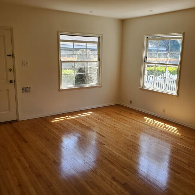 Living Room - 847 12th St