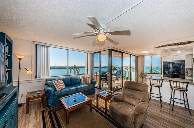 Building Photo - 6357 Bahia Del Mar Blvd S