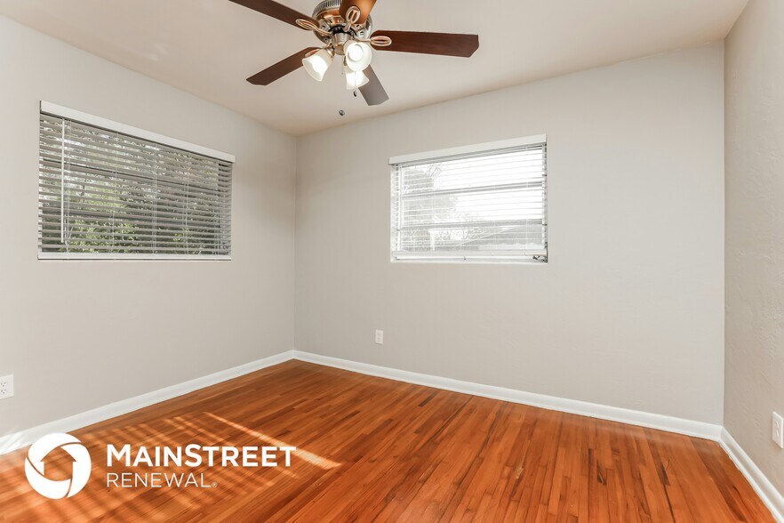 Building Photo - 723 E Grove Pl