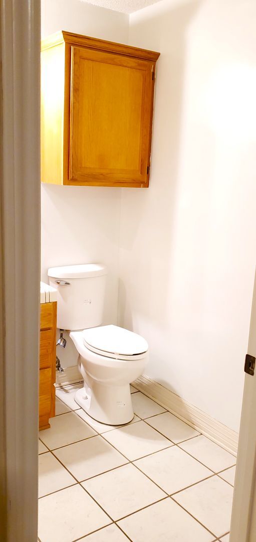Building Photo - SUPER SPACIOUS 2 Bedroom, 2 Bathroom duple...