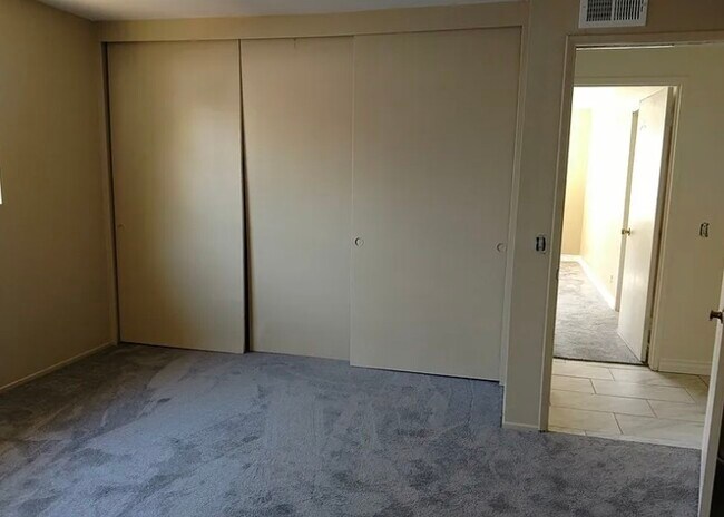 Building Photo - 632 Kenoak Dr