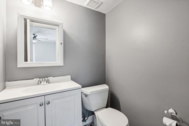 Building Photo - 3326 Woodburn Village Dr