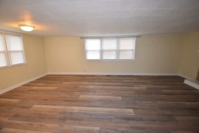 Building Photo - 2 Bedroom Home For Rent Fortville IN