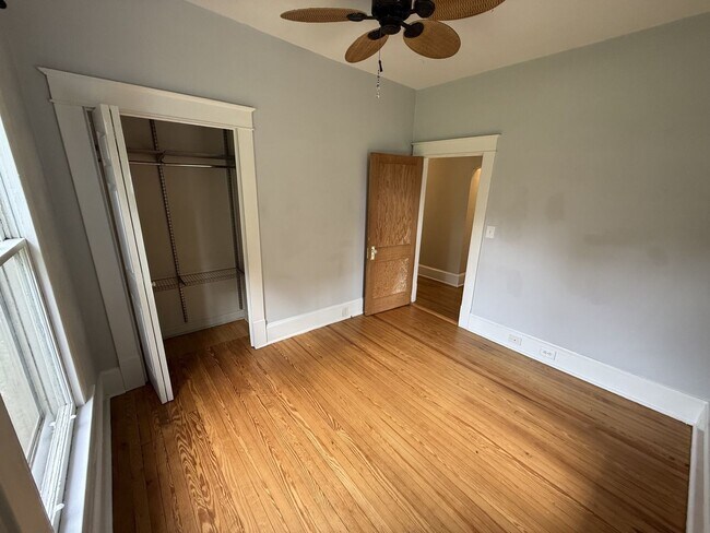 Building Photo - 2 Bedroom 1 Bathroom Home!