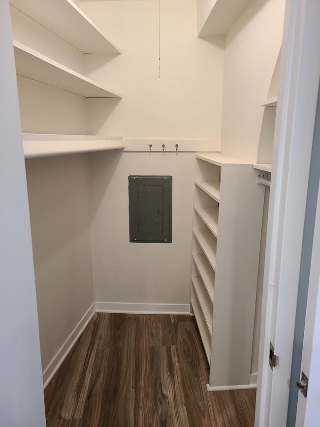 Building Photo - 300 N State St