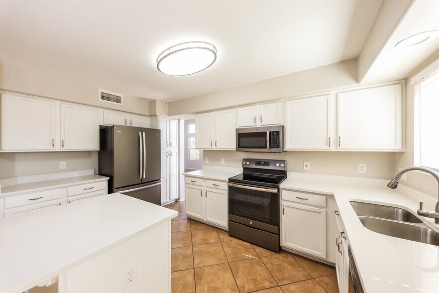 Building Photo - 5203 W Kristal Way