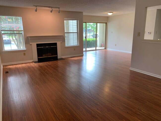 Building Photo - 316 River Forest Rd