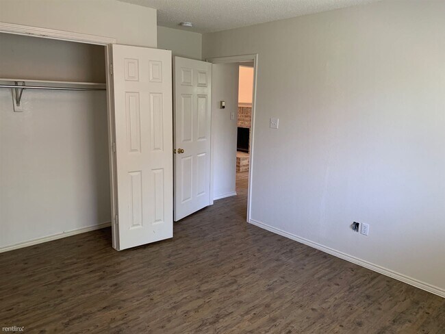 Building Photo - 3 br, 2 bath House - 1142 Robin Circle